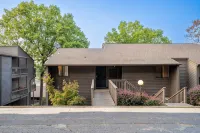 Lake Hamilton Condo - Sleeps 4, Pool, and Hot Tub! - 3-Star