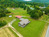 Spacious Log Cabin at Lake Guntersville - Chalets