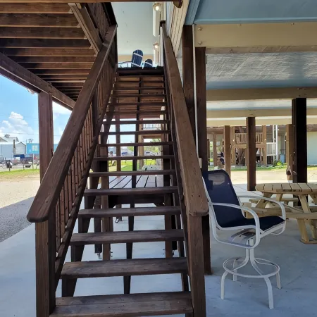 Location, Location!! Only Steps to Froggies Boat Ramp and Bait dock