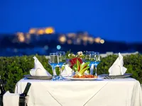 Crystal City Hotel โรงแรมใกล้พิพิธภัณฑ์สงคราม
