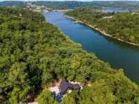 Walk to water! Private Lake Front A-Frame Cabin on Table Rock - Chalets