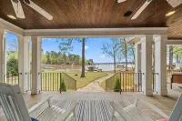 Lakefront with Pool, Hot Tub, Pontoon Boat & Movie Theatre - 무료 와이파이