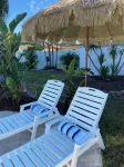 Tropical Backyard Heated Pool House Close to Beach - 4성급