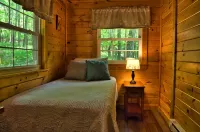 Cozy Cabin Among the Trees - Rustic Charm, Modern Comforts,  26 Secluded Acres - Hytter