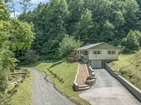 Charming Mtn Cabin, Hot Tub+Fire Pit, Private, WiFi, Grill, Near Green Mtn Area! -  Privatzimmer