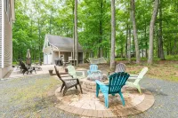 Winter Wonderland Chalet WArcades, Pool Table, Fire Pit, Lake, Pools & Ski Lifts - Chalets