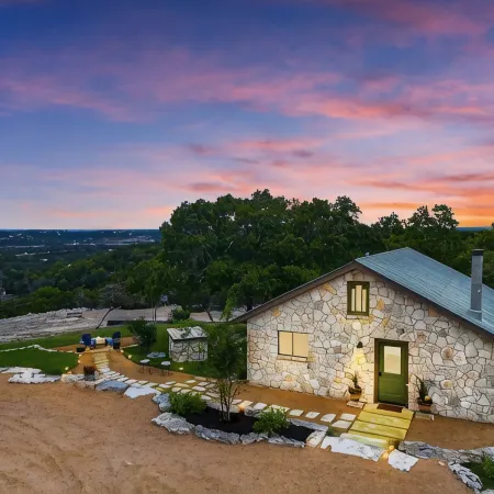Hill Country views, beautiful sunsets, private, and natural wildlife.