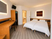Mâcon Nord Hôtel - Pysäköinti
