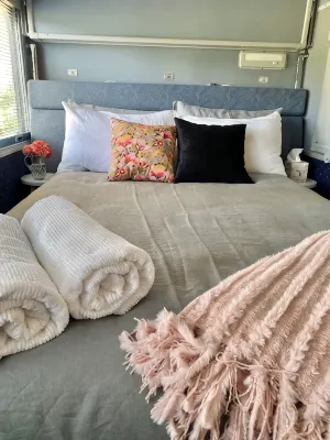 A unique sleeper train carriage near Bathurst that's off the rails! - Homestays