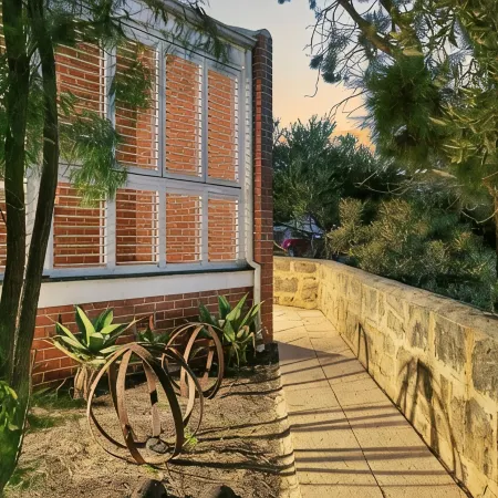 North Fremantle Retreat | Walk to Beach, River & Train