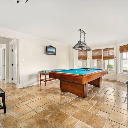 5-bedroom vacation home just a short walk to Cape May Beach