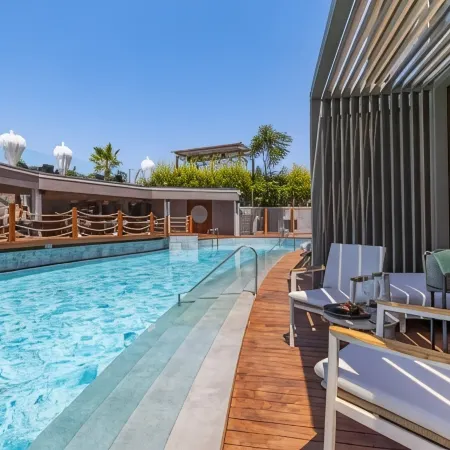 Qlusive Hotel