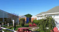 Blue Sea Motor Inn - Beach