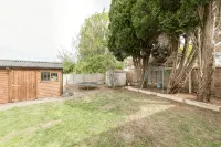 Spacious 3BR Home Playroom & Free Parking - บังกะโล