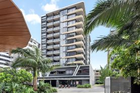South Bank Sleek! ~ 1Bed/1Bath/1Car/Balcony