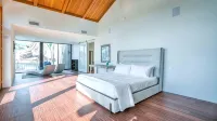 Ultra Luxury Villa on Camelback Mountain - w/ Pool, Waterfall & Fire Lounges - 5 ดาว