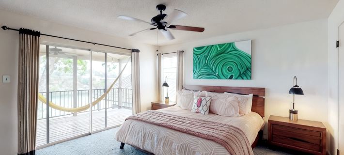 Mid-century Modern Lake House With Private Waterfront Pool & Boat Dock Hotels in Marble Falls