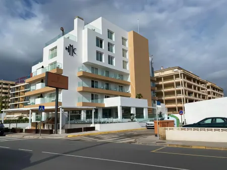 Hotel María Cristina Отели рядом с достопримечательностью «Plage Nord»