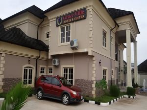 Graceville Hotel & Suites