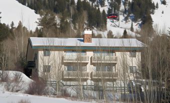 Jhrl - Slope-Side Whiteridge B5 Condo 썸네일