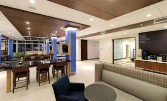 Holiday Inn Express & Suites Detroit North - Roseville