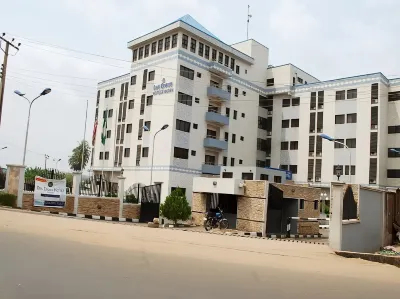 Owu Crown Hotels Hotels near Emmanuel Baptist Church, Odo Ona, Apata, Ibadan