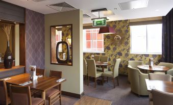 Premier Inn Chichester South (Gate Leisure Park)