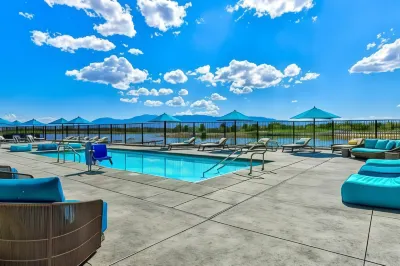 Chic Apt w Jacuzzi Pool BBQ Mountain Views فنادق في Sparks