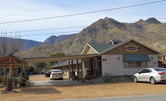 Sequoia Lodge