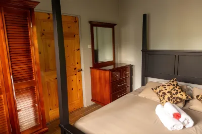 Topaz Apartment Villa - Mountain View Villa Hotels near Diamond Falls Botanical Gardens & Mineral Baths