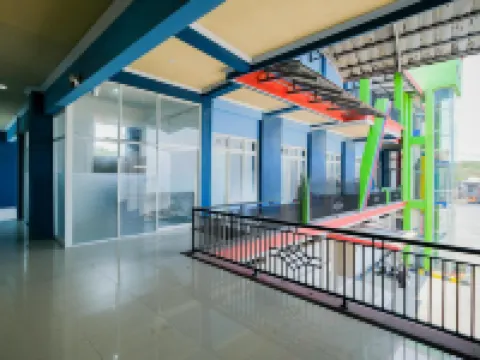 Grand Kencana Guesthouse Syariah near Wisata Bahari Lamongan Hotel di Paciran