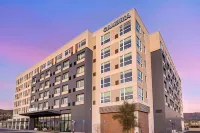 Cambria Hotel Burbank Airport Hotels in der Nähe von Sunglass Hut