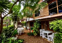 Mae Nam Khiang Sook Poshtel & Craft Home @Chiangkhan Hotel di 