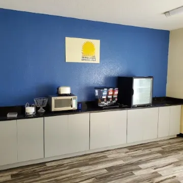 Days Inn by Wyndham Macon I-75 North