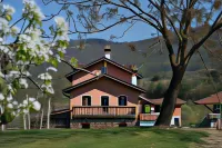 Antico Fienile Hotels near Chiesa di Cavarzano