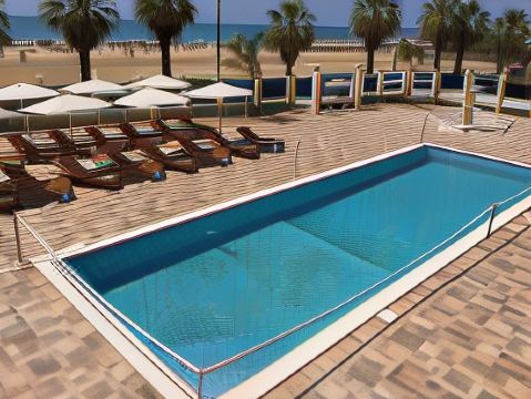 2. 호텔 리비에라 ..