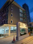 Icare Residence & Hotel Hotel berhampiran Wat Pikul