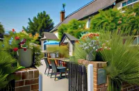 The Cricketers Clavering Hotels near Saffron Hall