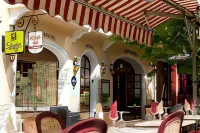 Logis Hôtel Restaurant le Louvre Hotels in Sault