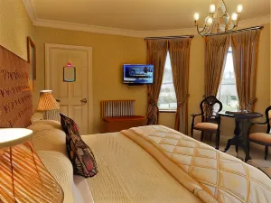 Brook Manor Lodge