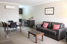 Carlyle Suites & Apartments