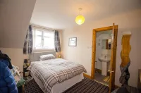 Knight's Rest Guest House Hotels near St Joseph's Roman Catholic Church : Cumbernauld