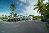 Seashell Motel and International Hostel - 2-Star