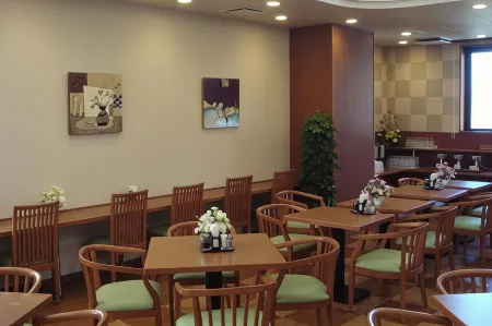 Hotel Route-Inn Aizuwakamatsu Отели рядом с достопримечательностью «Sazaedo»