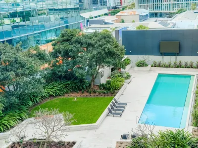 康納公寓 鄰近Monk& Grind Cafe and Lounge的酒店