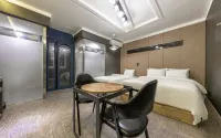 Dangjin Blanc Hotel - 2-Star