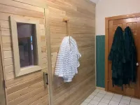 Edgewater Retreat on Little Sebago Lake - Lakefront w/Sauna & EV Charger 格里住宿飯店