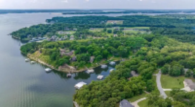 5-Bedrooms on the water! 2 Kitchens, Hot Tub, and Theatre!