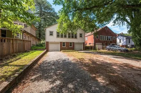 Quiet, home-style stay in historic Washington Park neighborhood.