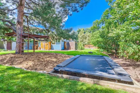 Stunning Family-Friendly Home with Pool! 10-Min to CU Campus & Downtown Отели рядом с достопримечательностью «Boulder Museum of Contemporary Art»